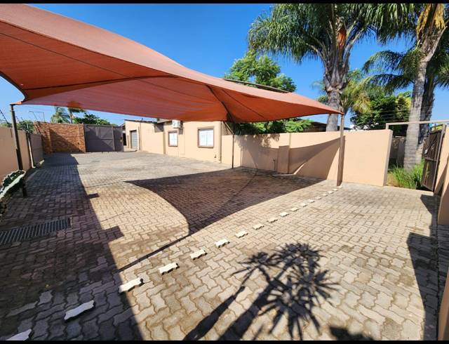 800M² WAREHOUSE FOR SALE IN EAST LYNNE